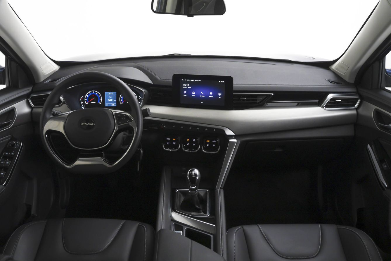 Interior del Evo 5, uno de los cinco modelos que compondrán la gama de la nueva marca.