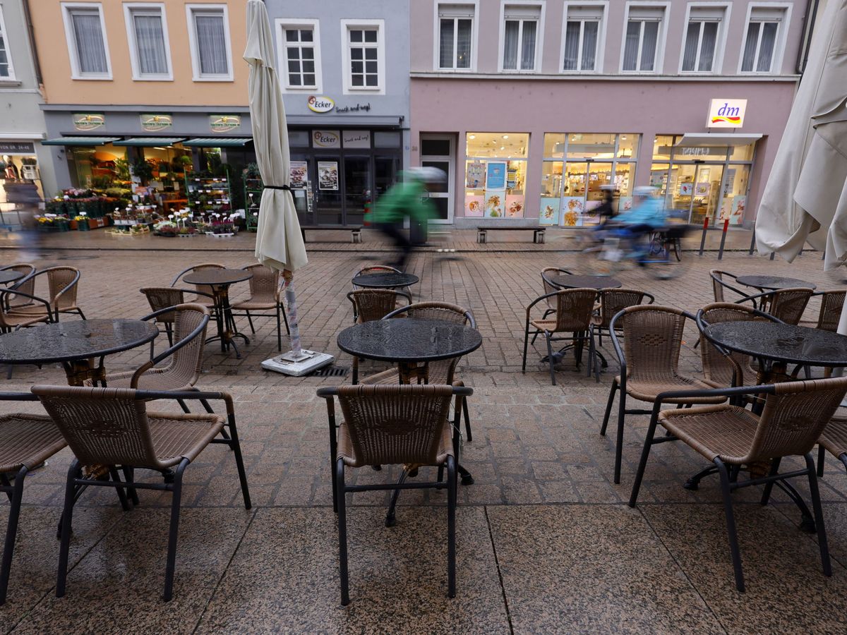 Foto: Comercios y bares en Alemania. (EFE/Ronald Wittek)