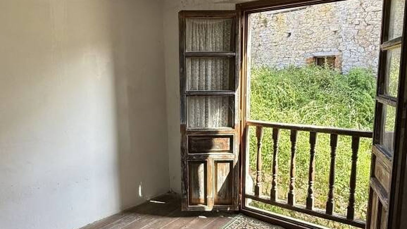 La casa barata de Asturias con desván y balcón que puedes reformar y cuesta menos de 70.000 euros