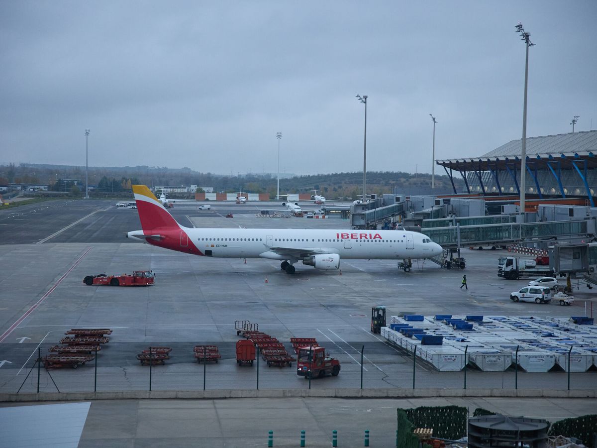 Foto: Varios aviones en el Aeropuerto Adolfo Suárez-Madrid Barajas. (Europa Press/Jesús Hellín)