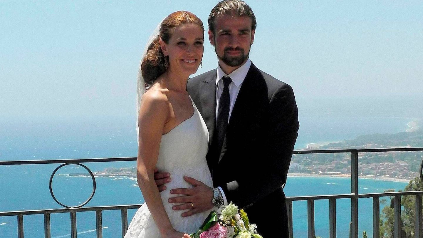 Raquel Sánchez Silva y Mario Biondo, durante su boda. (EFE/ Claudio Onorati)