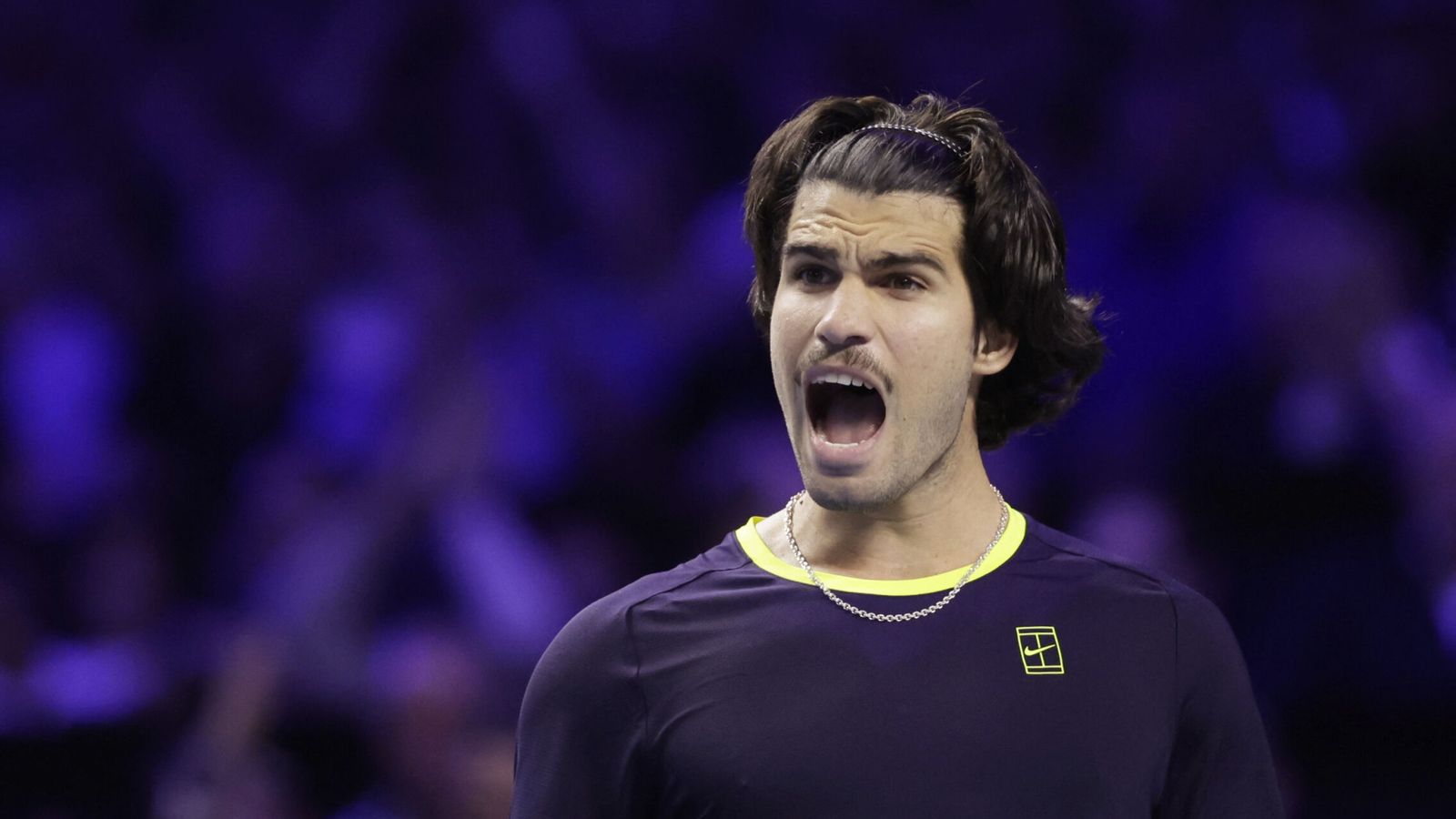 Alcaraz sufre, pero no falla ante Khachanov en su regreso a Viena