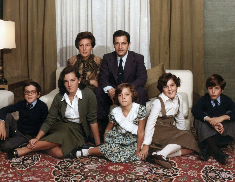 Retrato de la familia Suárez Illana al completo de 1977 (Efe)