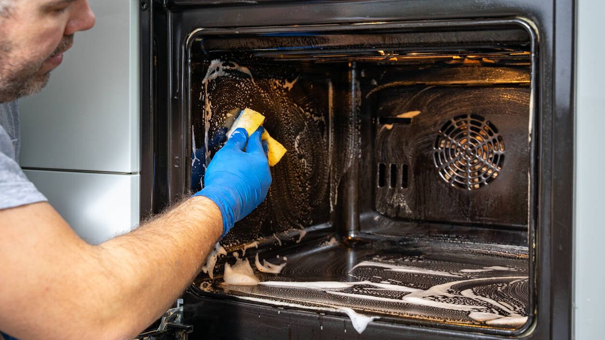 Seis trucos para limpiar el horno en menos de treinta minutos