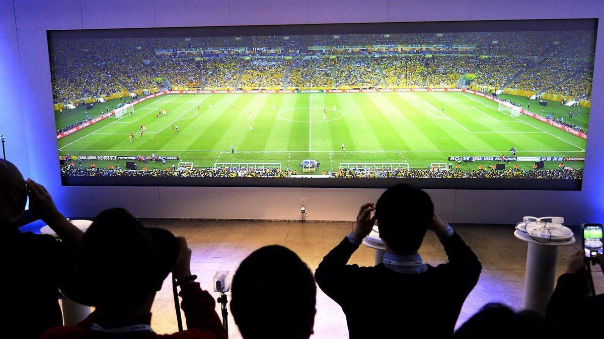 El fútbol 'revienta' Canal Plus y lo empuja a un ajuste laboral feroz en plena venta