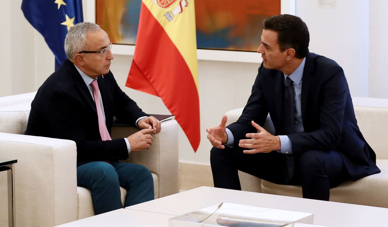 Alejandro Blanco junto a Pedro Sánchez en una reunión en La Moncloa. (EFE)
