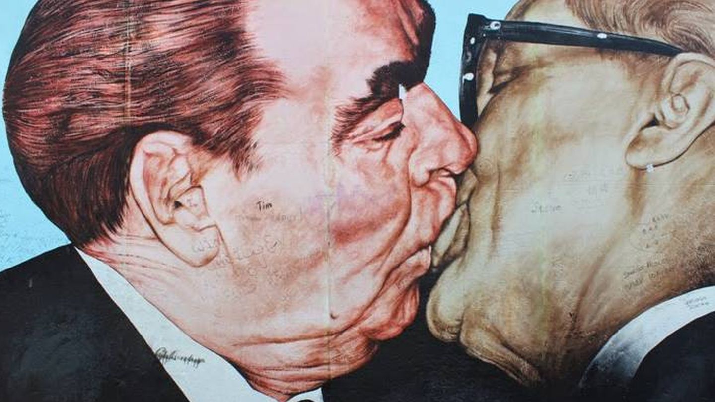 El beso más famoso en política.