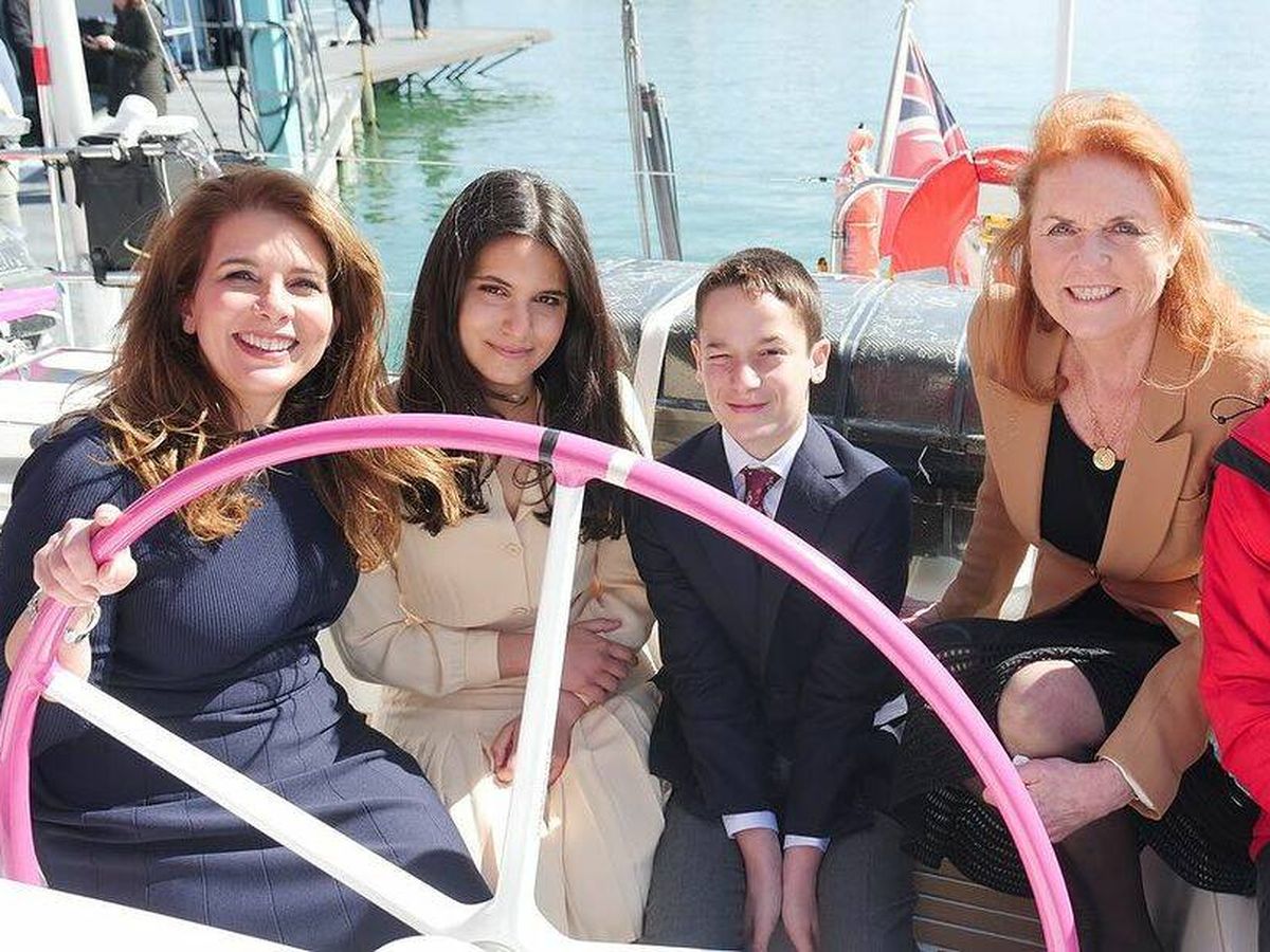 Foto: La princesa Haya de Jordania, con sus hijos, este domingo. (Instagram: @sarahferguson15)