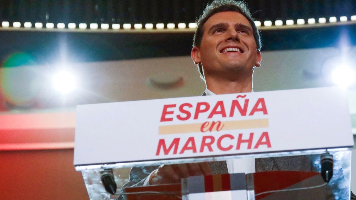 Rivera rectifica para volver al centro y forzar que Sánchez elija: Ciudadanos o Podemos