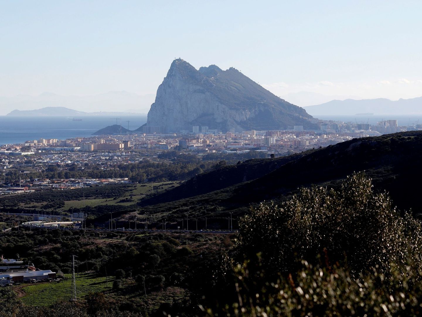 España y Reino Unido llegan a un 'principio de acuerdo' para derribar la verja de Gibraltar. (EFE) 