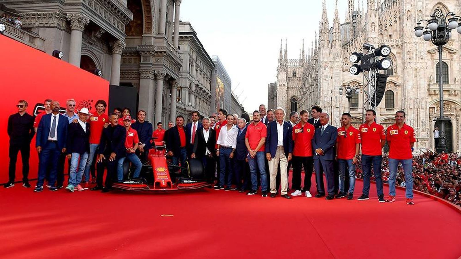 Foto: La imagen de familia de Ferrari sin Fernando Alonso. (Ferrari)