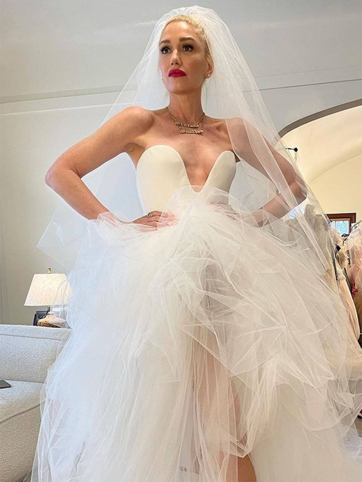 Gwen Stefani, con su vestido de novia.(Instagram @gwenstefani)