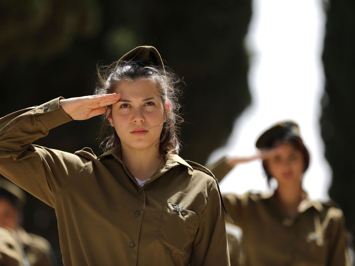 Foto: Más de 31.000 mujeres forman parte de las fuerzas armadas, de las cuales más de 4.000 son oficiales (EFE)