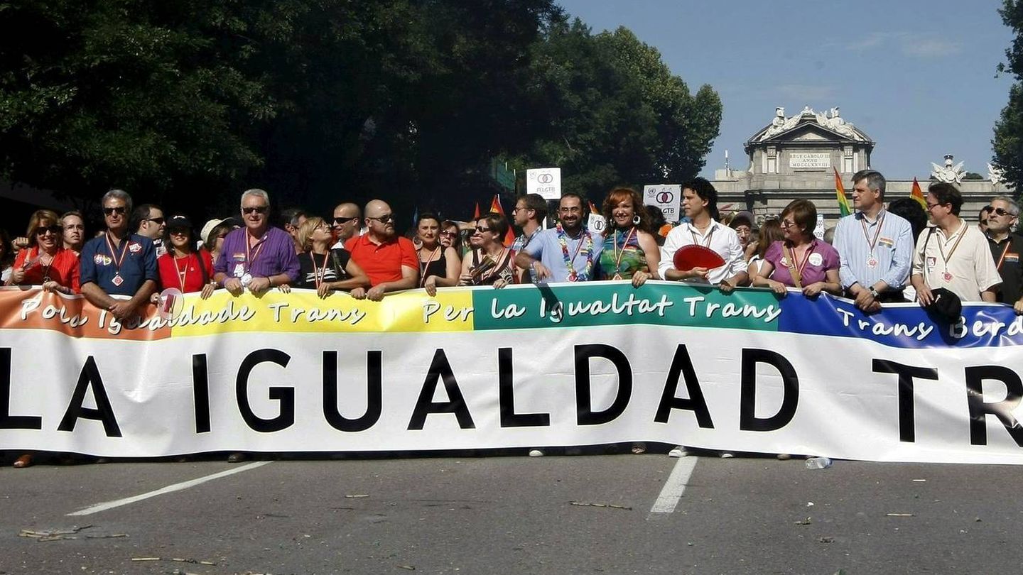 Cabecera de la marcha del Orgullo Gay organizada por la FELGTB y Cogam. (EFE)
