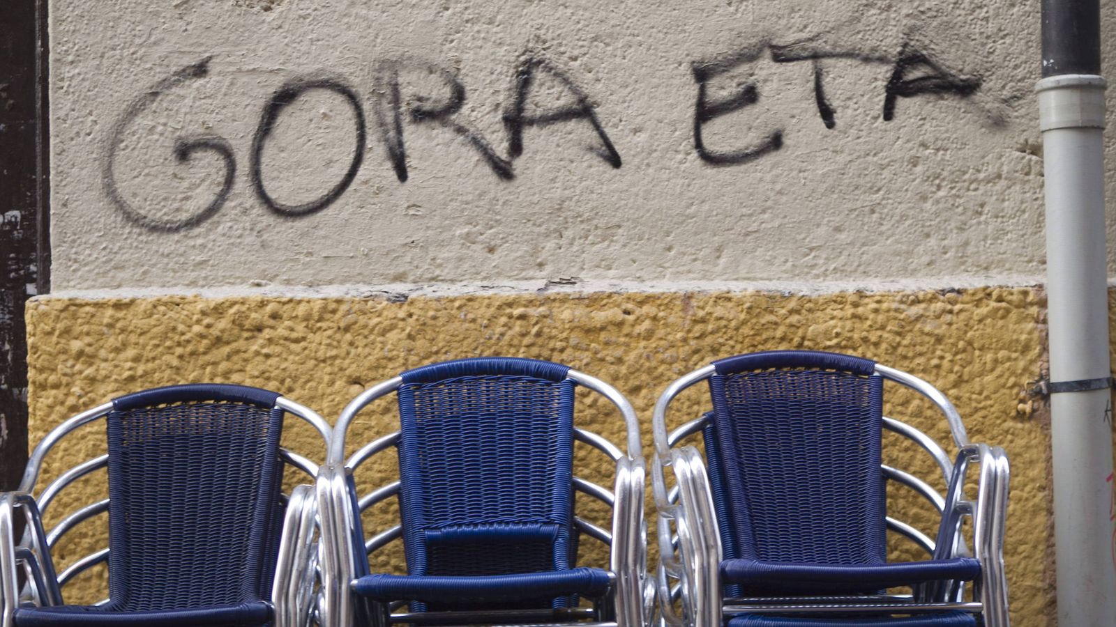 Foto: Una pintada a favor de ETA en Vitoria en el año 2012 (Efe)