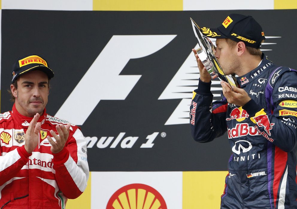 Foto: Fernando Alonso aplaude al ganador en Spa, Sebastian Vettel.