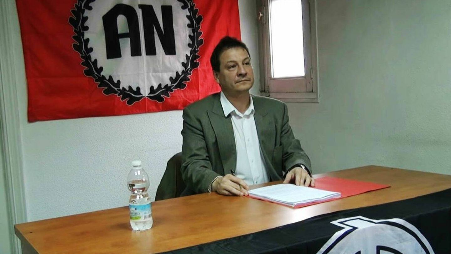 Antiguo candidato negacionista de Vox por Albacete que les causó problemas con la FCJE, durante una conferencia con Alianza Nacional. (EC)