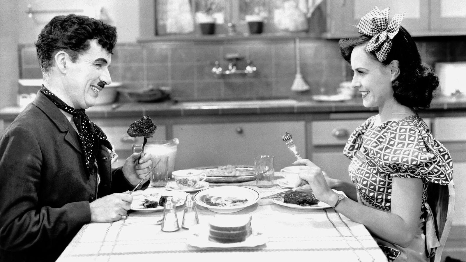 Foto: Charles Chaplin y Paulette Goddard, en una escena de 'Tiempos modernos'.