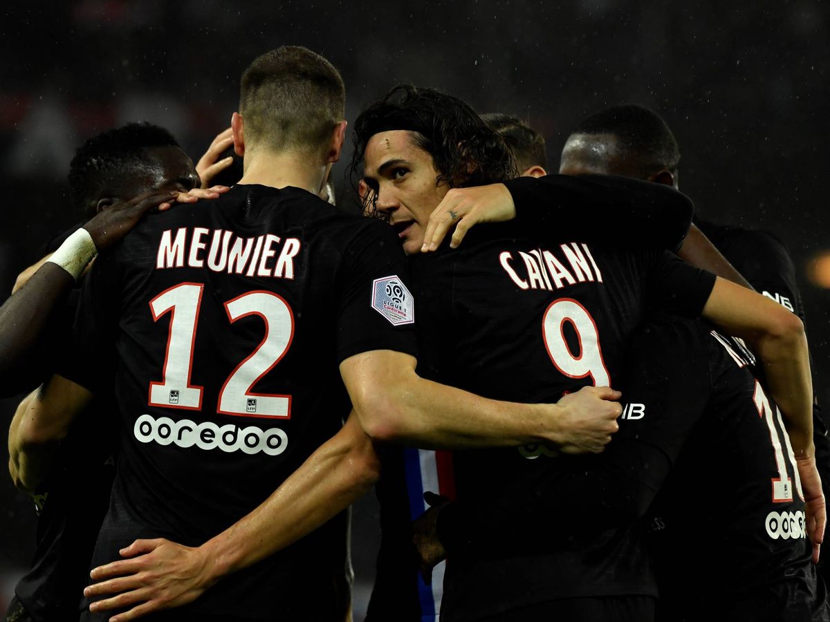 Foto: Cavani celebra un gol con el PSG, equipo en el que se ha quedado hasta final de temporada. (EFE)