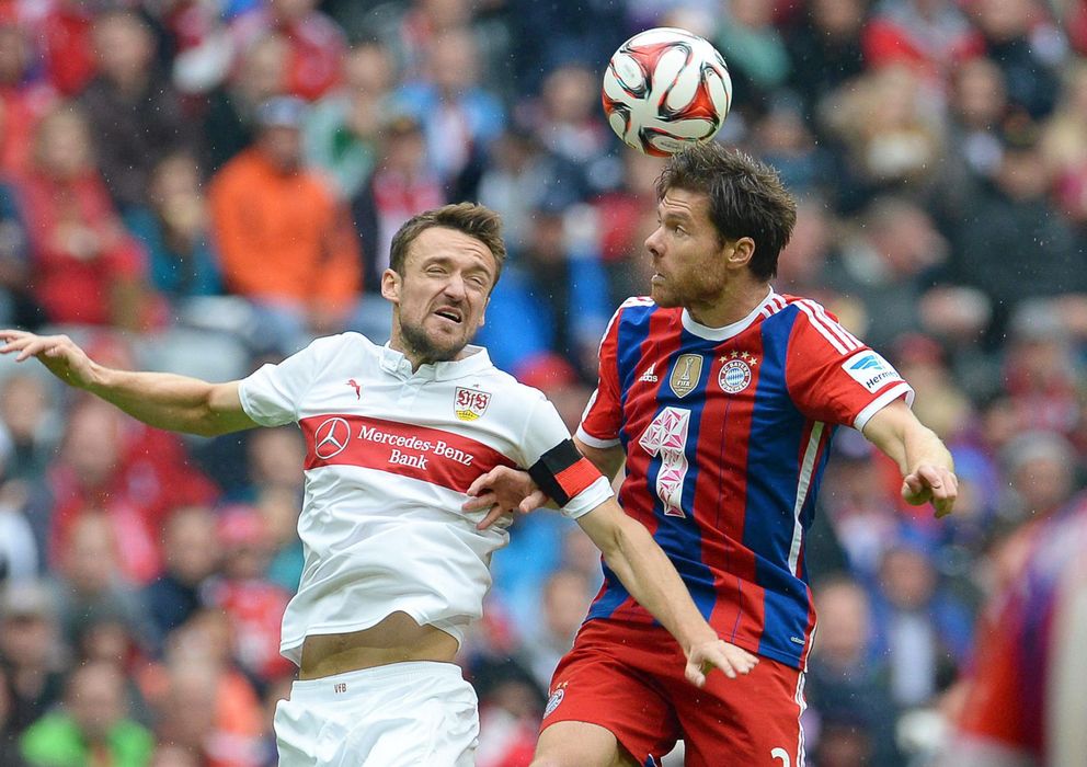 Foto: Xabi Alonso, durante el partido Bayern-Stuttgart (EFE)