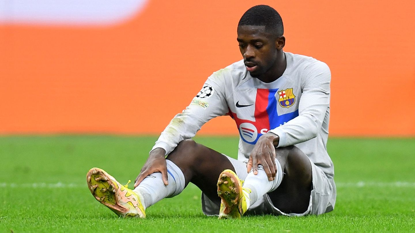 Ousmane Dembélé se lamenta durante el partido. (Reuters/Daniele Mascolo)