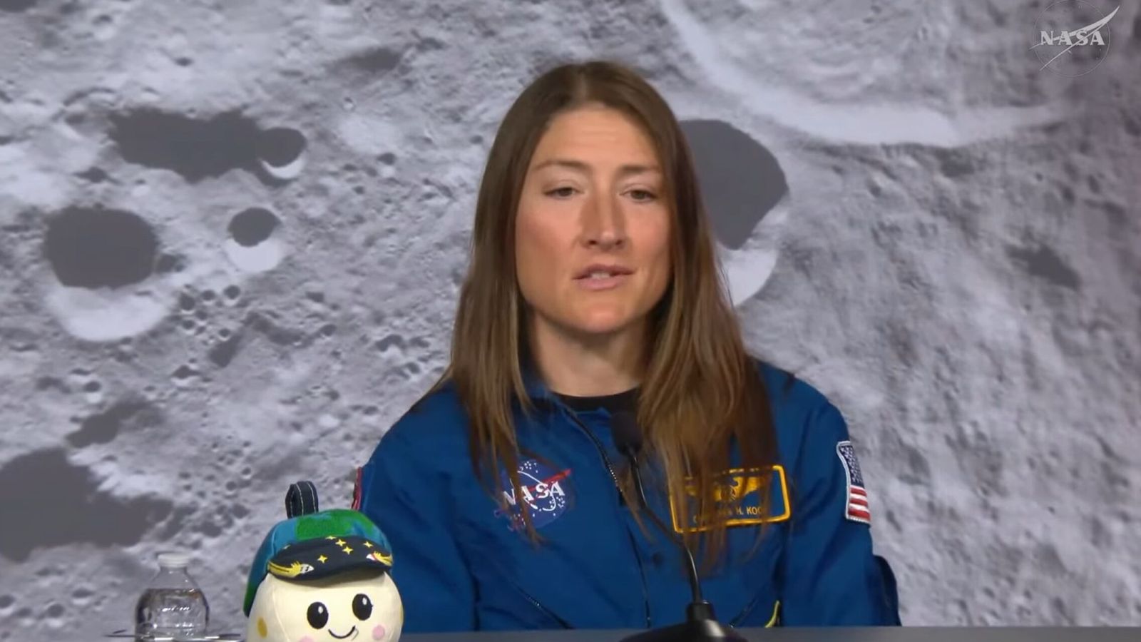 Christina Koch, astronauta de Artemis II, sobre su readaptación a la Tierra: "Caminar en línea recta con los ojos cerrados puede ser todo un reto"