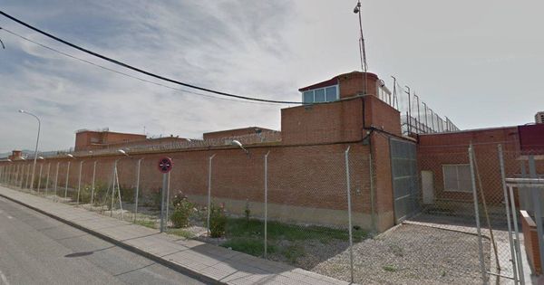 Foto: Exterior de la prisión de Sangonera, en Murcia, donde estaba ingresado el recluso. (Google Maps)