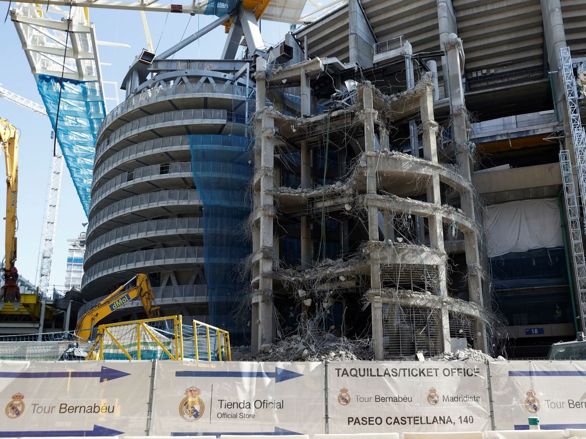 Foto: Continúan las obras de remodelación del estadio santiago bernabéu. (EFE)