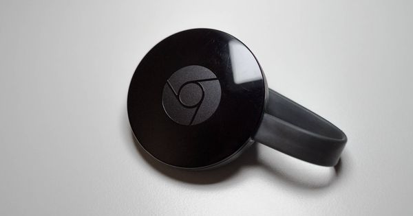 Foto: El Chromecast es uno de los 'gadgets' más populares para dotar de inteligencia a un televisor. (Daniel Aleksandersen)