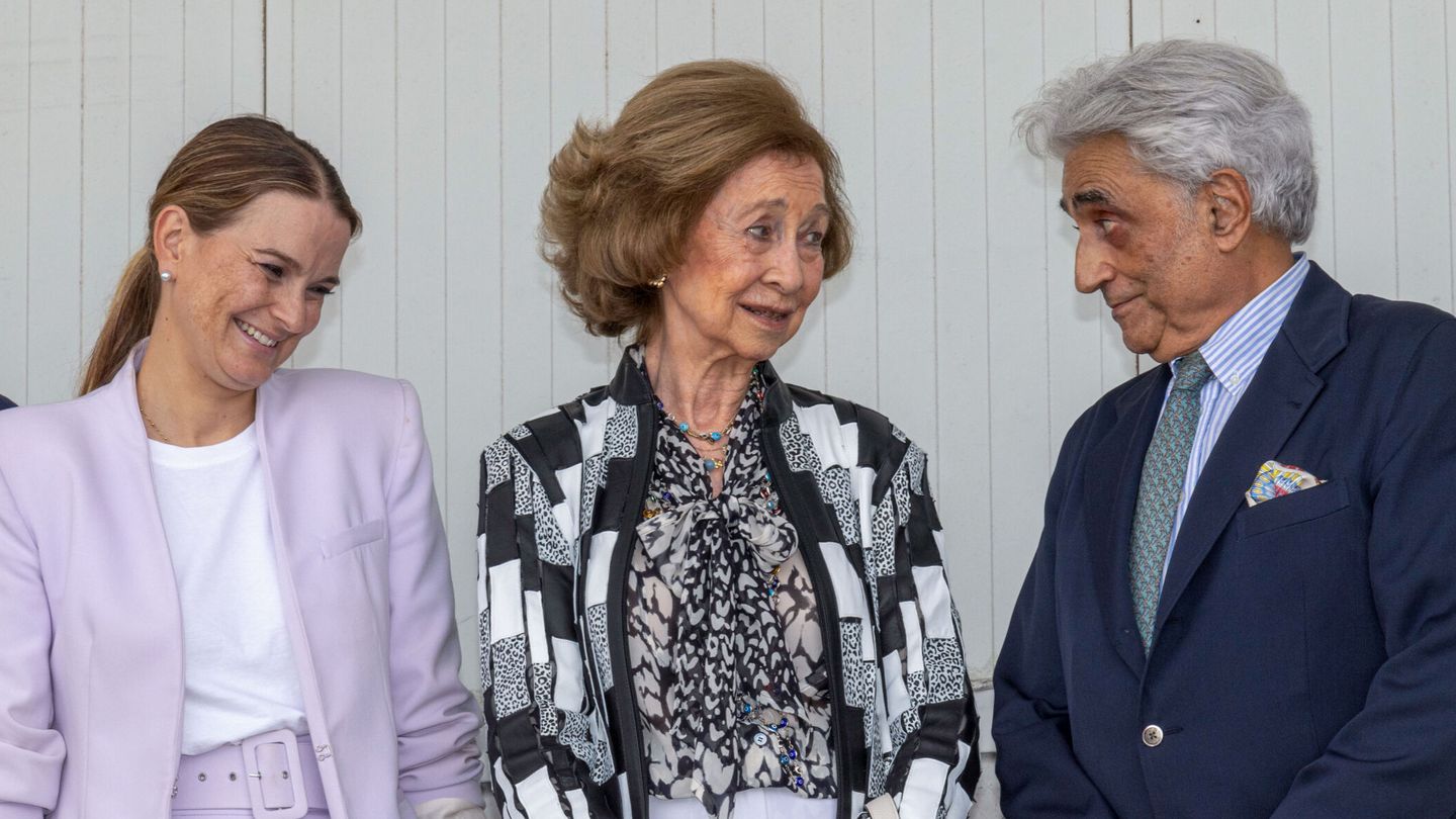 La reina Sofía visita el Banco de Alimentos de Mallorca. (EFE)