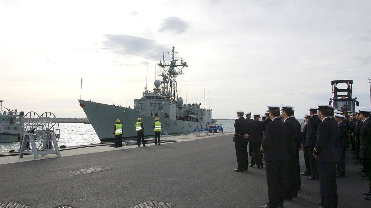 Macrojuicio naval: 12 marineros vendían al chatarrero el plomo de la fragata 'Navarra'