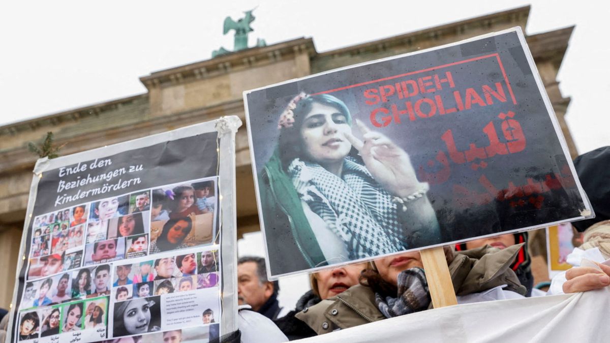 Irán condena a muerte a un rapero por apoyar las protestas por la muerte de Mahsa Amini