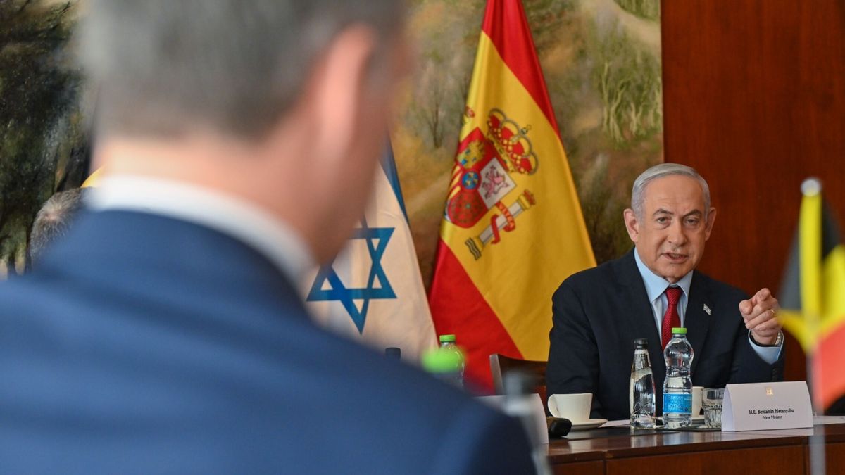 Valiente con Netanyahu, obsequioso con Puigdemont