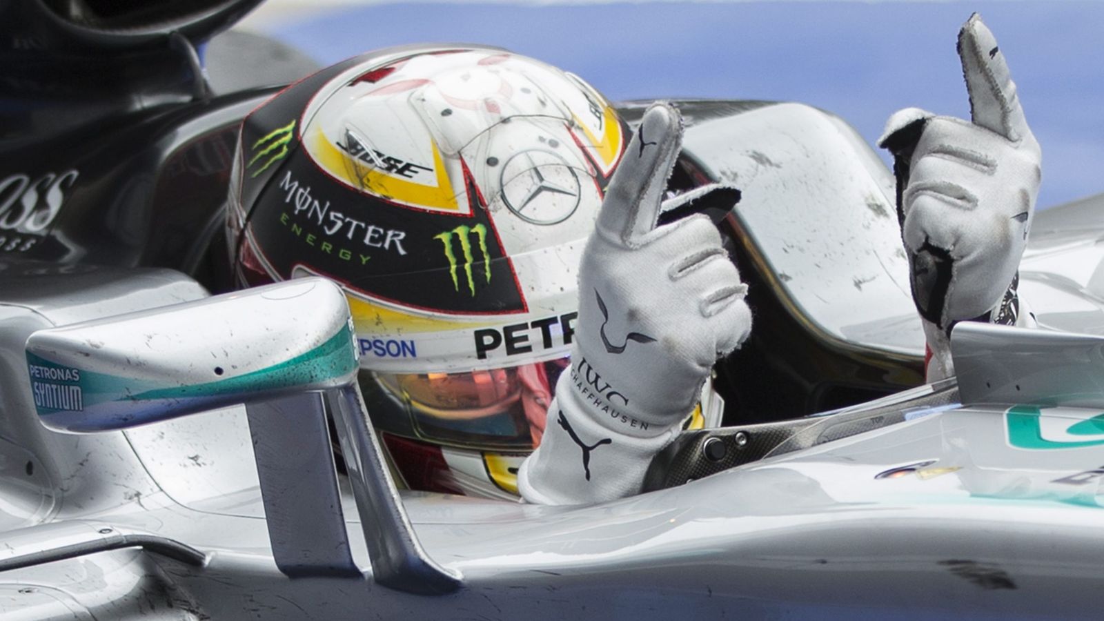 Foto: Lewis Hamilton celebrando su victoria en Spielberg.