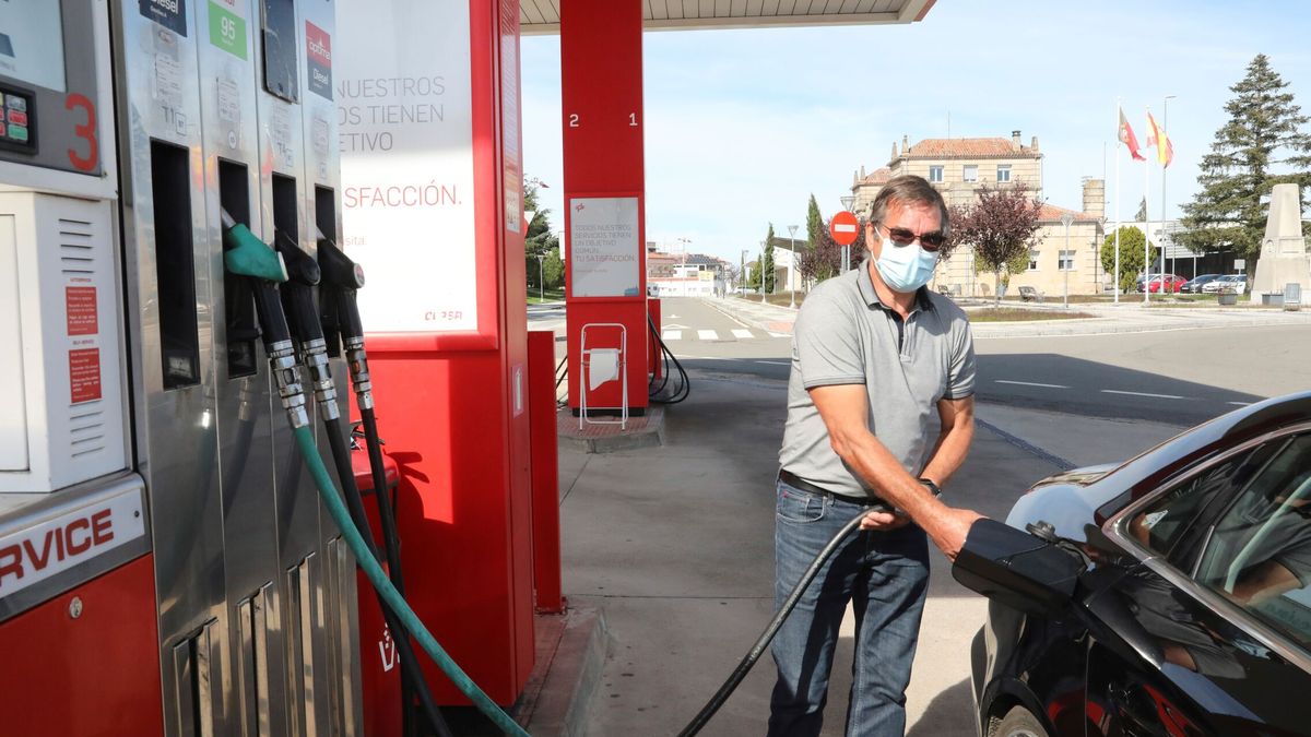 La gasolina se dispara un 17% y el gasóleo un 15% tras el fin del descuento