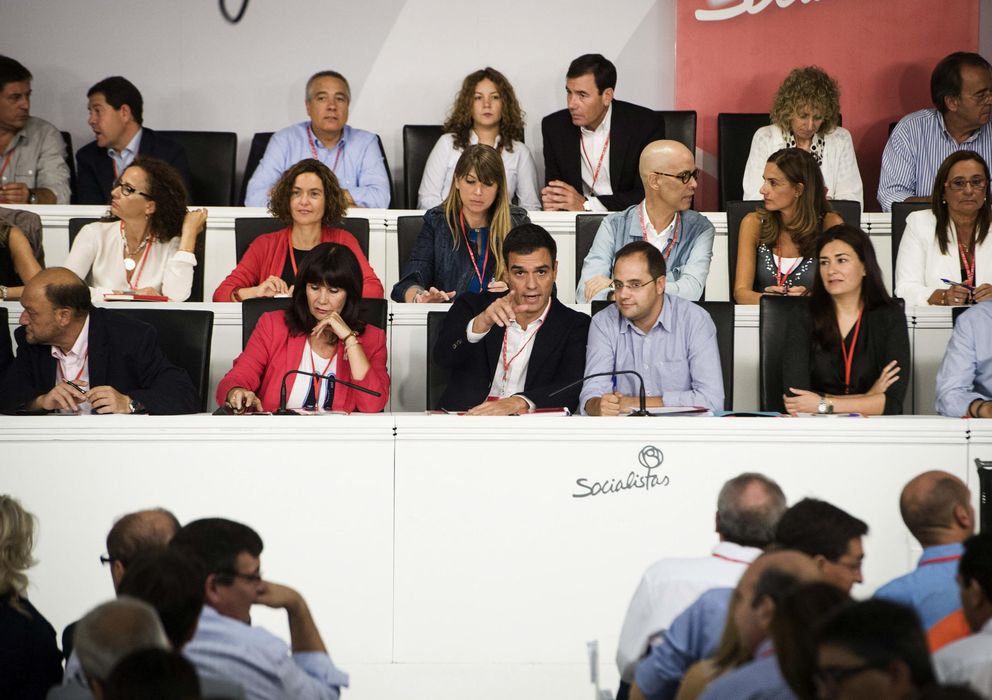 Foto: Mesa principal del Comité Federal del PSOE. (Efe)