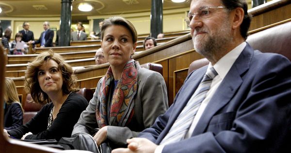 Foto: Soraya Sáenz de Santamaría, María Dolores de Cospedal y Mariano Rajoy en el Congreso de los Diputados. (EFE)