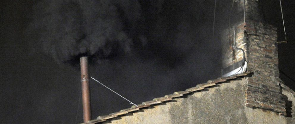 Foto: 'Fumata' negra en el Vaticano