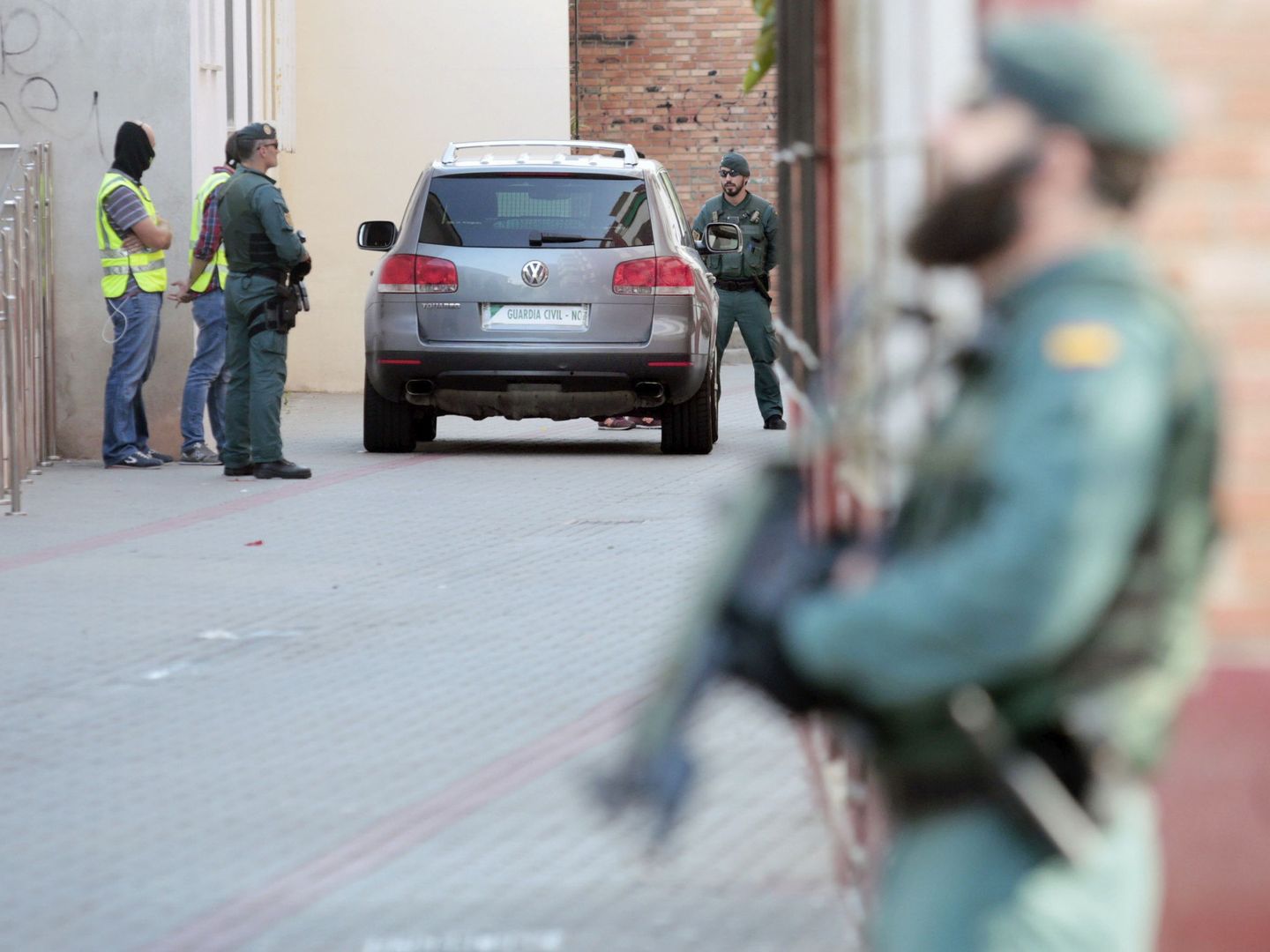 La Guardia Civil detiene a una persona por los atentados. (EFE)