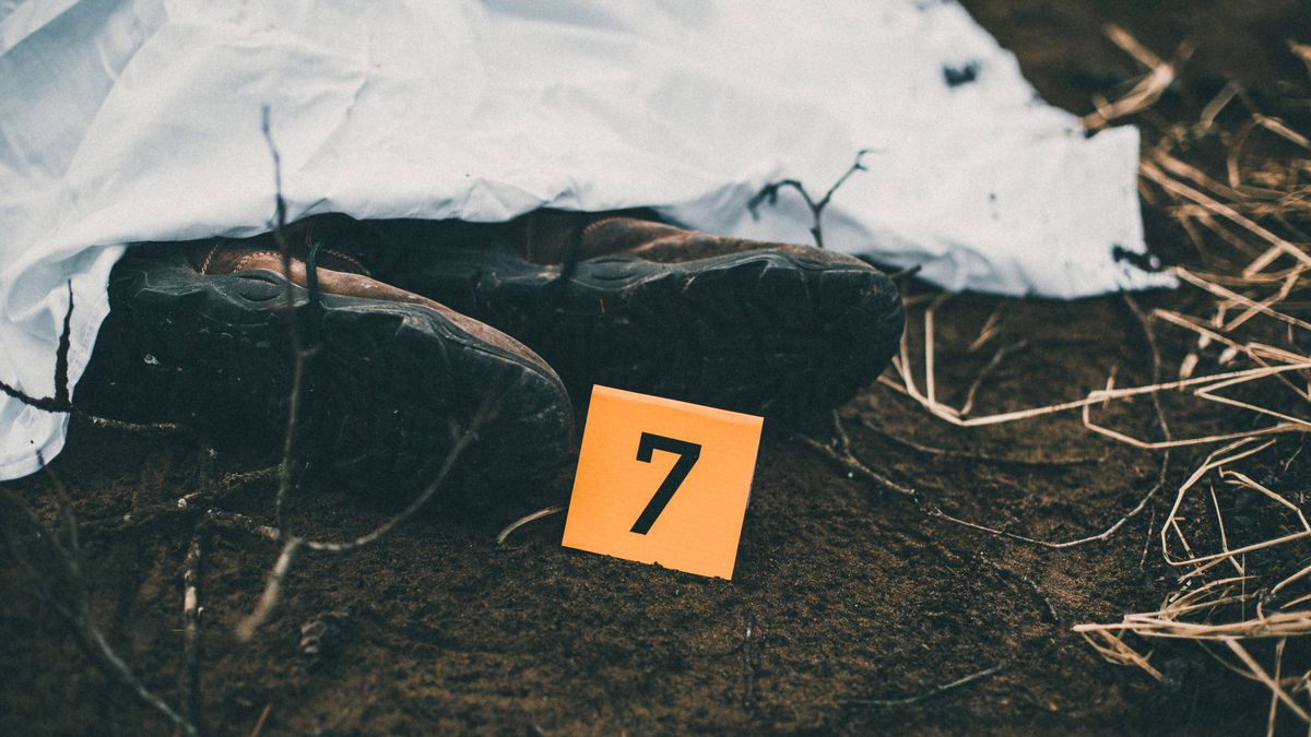 El misterio del cadáver en el granero: nadie le conoce ni sabe de qué murió 
