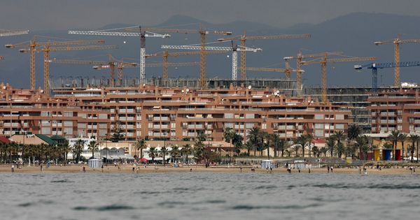Foto: Bloque de viviendas en construcción en Valencia. (Reuters)