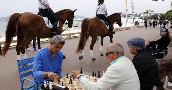 Foto: Jubilados juegan al ajedrez
