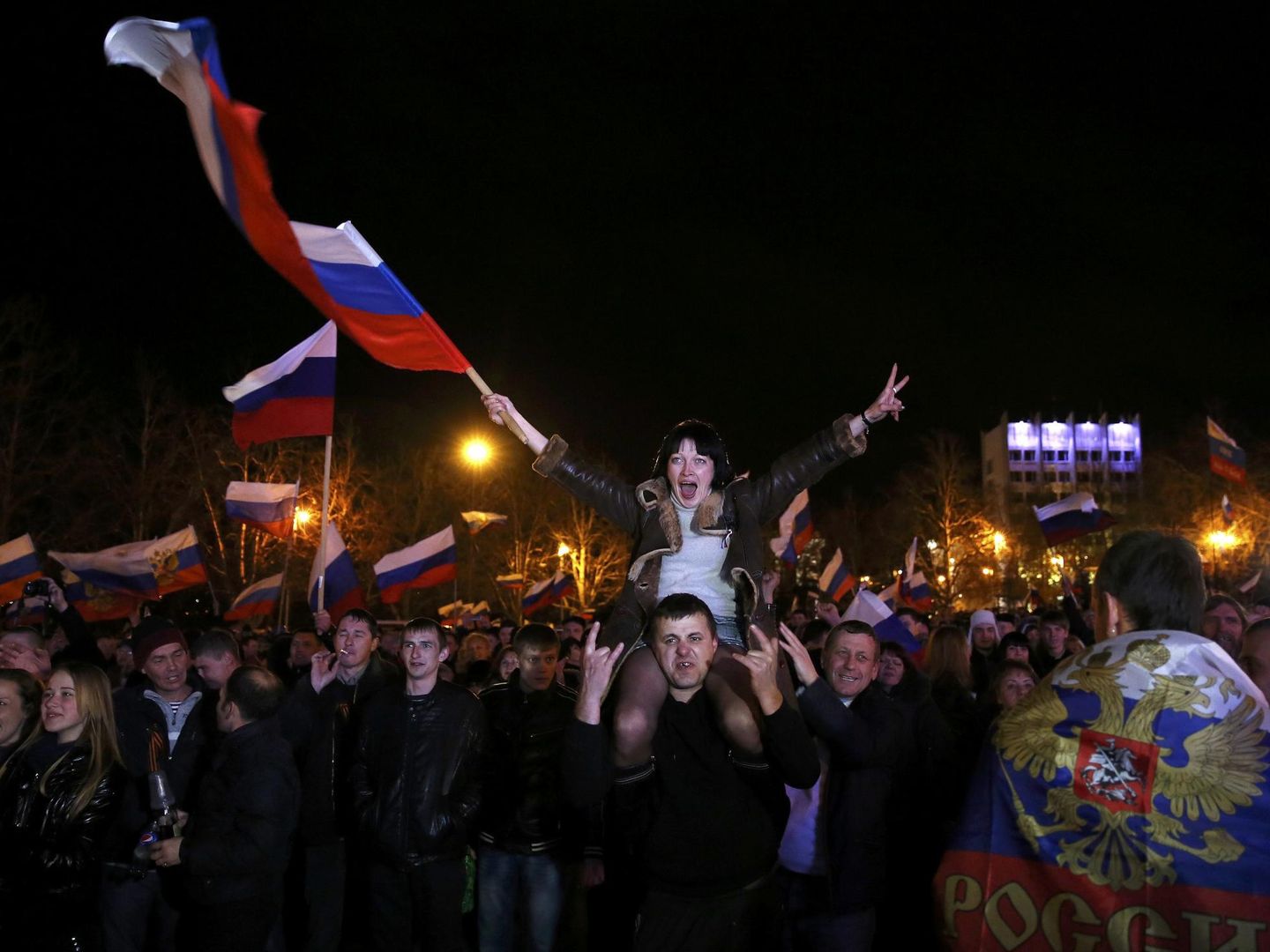 Una multitud celebra el resultado del referéndum en Sebastopol, Crimea (Reuters).