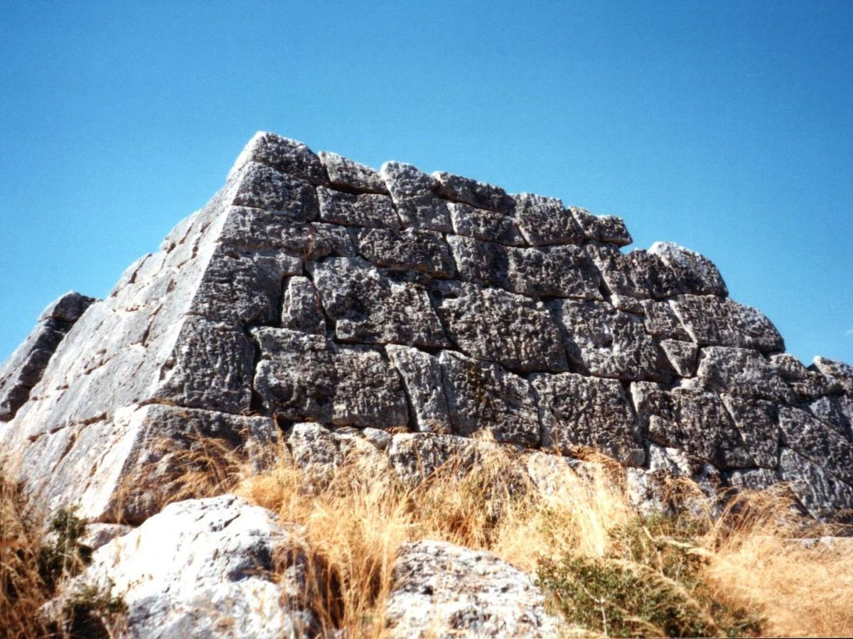 Foto: Los restos de la pirámide de Hellinikon. (CC/Wikimedia Commons)