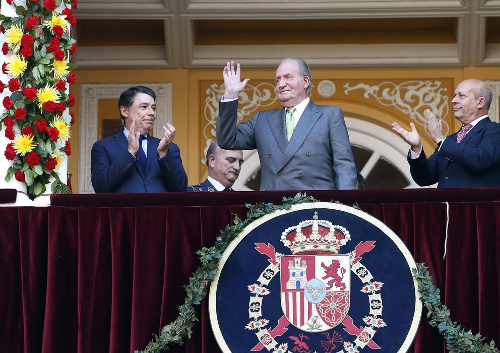 Foto: El Rey agradece la ovación desde el palco Real de la Monumental de Las Ventas. (EFE)