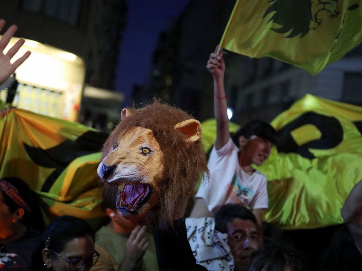 Foto: Partidarios de Milei celebran frente a su sede en Buenos Aires, Argentina. (Reuters/Cristina Sille)