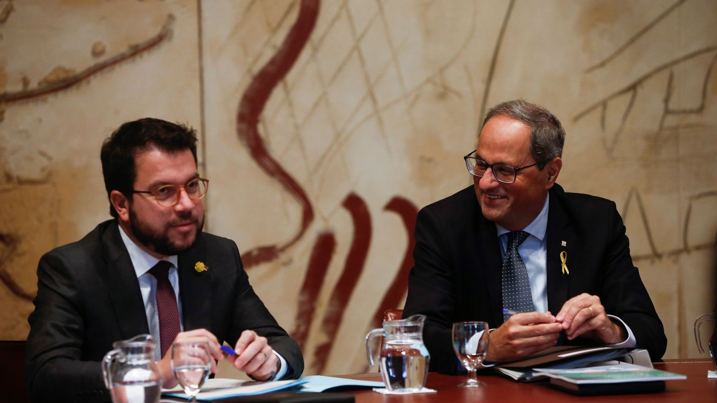 Quim Torra y su vicepresidente, Pere Aragonès, en una reunión del Ejecutivo catalán. (EFE)
