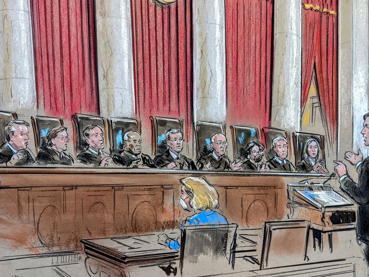 Foto: Dibujo de los nueve jueces del Supremo durante la vista. (Reuters/Bill Hennessy)