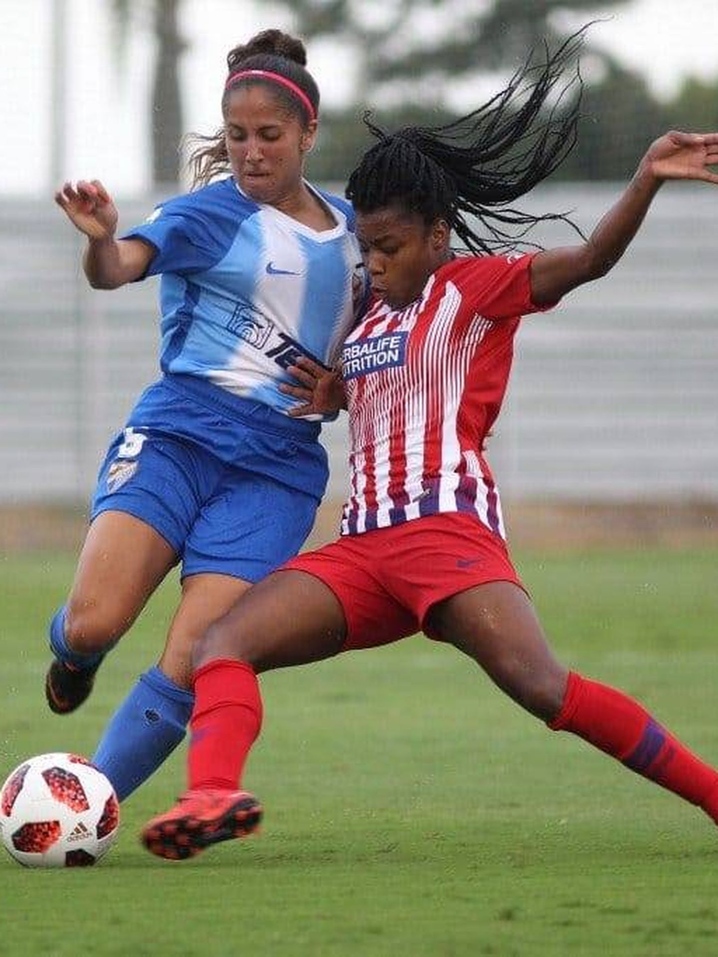 Encarni y Da Silva en el primer partido en primera del Málaga Femenino. (Málaga CF)