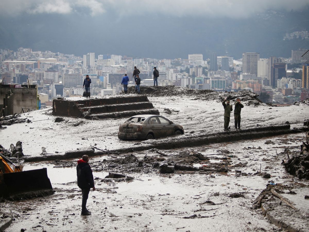 Foto: Una zona cubierta de lodo en Quito. (Reuters/Jonatan Rosas)